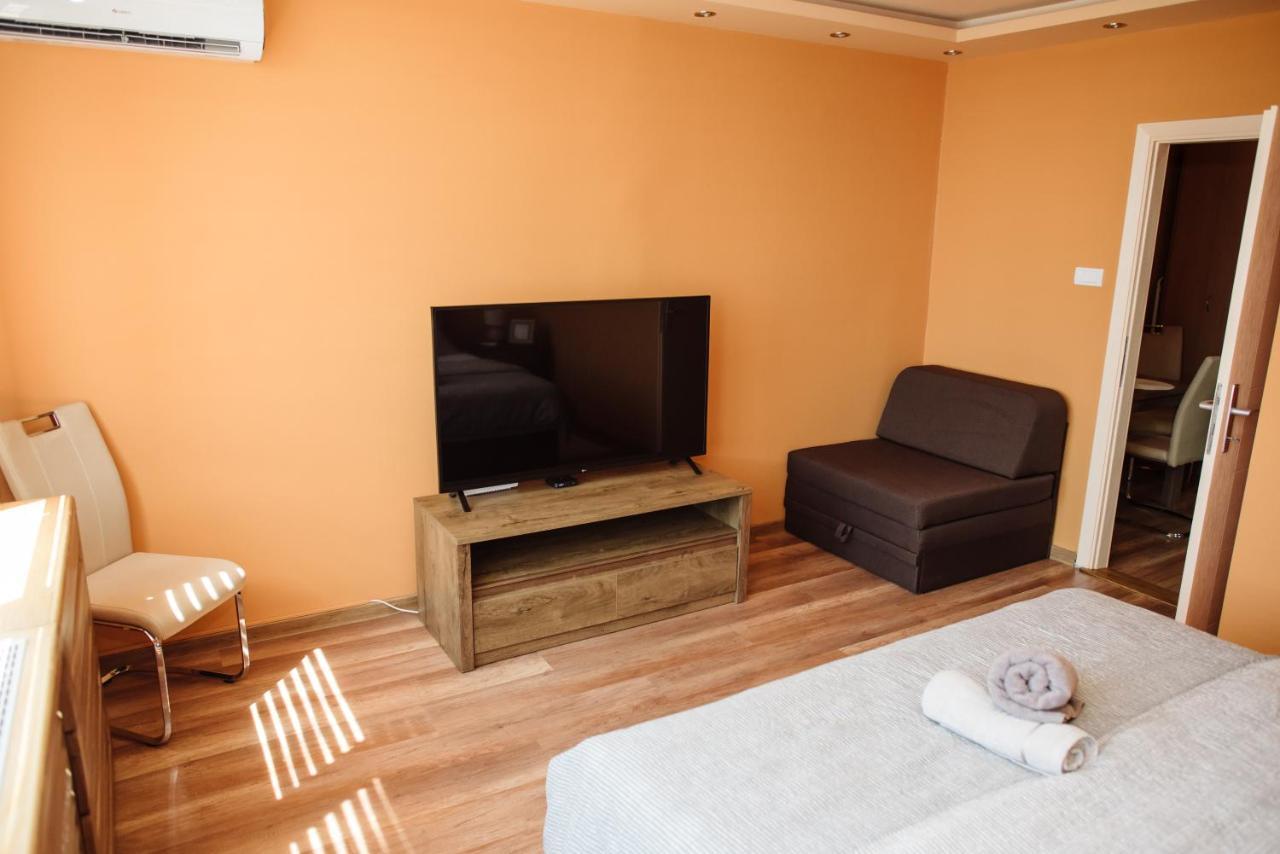 Lara Apartman Apartment ซูโบติกา ภายนอก รูปภาพ